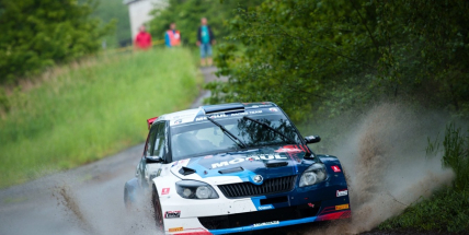 Jezdec Černý skončil po těžké rally na osmé příčce