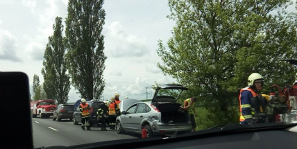 Dopravu u Chraštic komplikuje nehoda tří vozů