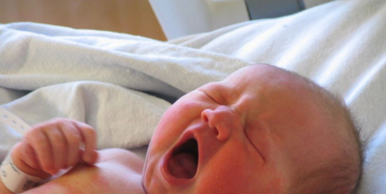 Příběh s dobrým koncem: Otec zaskočil za porodníka, když vezl ženu do nemocnice