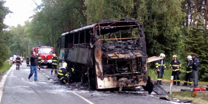 U Věšína shořel autobus, tohle z něj zbylo