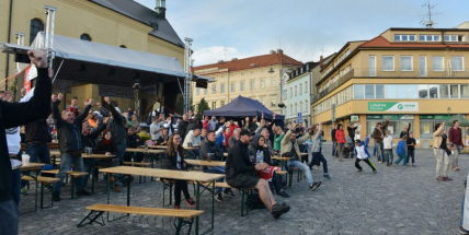 Klíčovou bitvu fotbalistů ČR na Euru můžete sledovat na náměstí i dnes