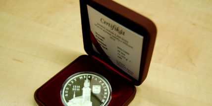 Pamětní medaile jsou hotové, k vyzvednutí jsou na Zámečku