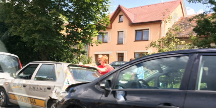 Hromadná havárie v Milínské, srazily se zde 3 vozy