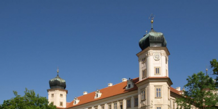 Z území kovohutí v Mníšku p. B. by měla zmizet ekologická zátěž
