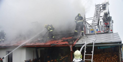 O víkendu se hasiči nenudili, zasahovali hned u dvou požárů