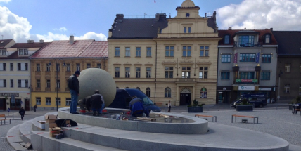 Vandalové by v budoucnu měli hradit dezinfekci kašny