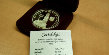 Stříbrné pamětní medaile jsou připravené k vyzvednutí