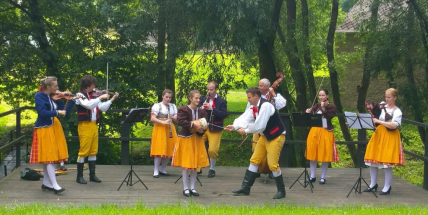 Ve Vysokém Chlumci zněl o víkendu folklor