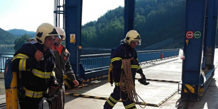 Hasiči zasahovali ve vodní elektrárně Orlík, naštěstí pouze cvičně