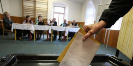 Do krajských voleb ve středních Čechách jde zatím sedm uskupení