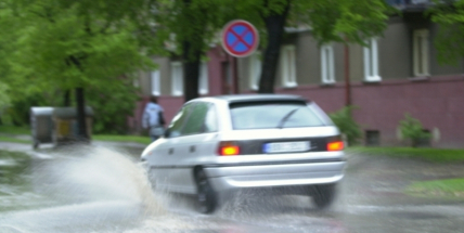 Česko v neděli zasáhnou velmi silné bouřky, budou padat kroupy