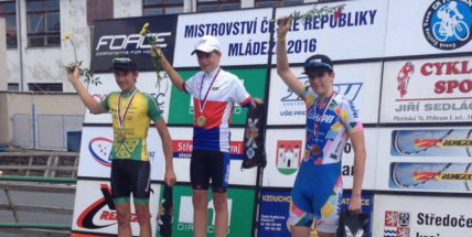 Příbramští cyklisté startovali v Nürburgringu, starší žák Vacek získal titul v Sedlčanech