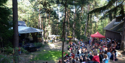 Po odmlce se do lesního divadla vrací Tramtamtýdamtůdá fest