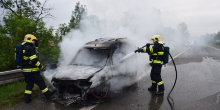 Včera ráno na Příbramsku hořely hned dva vozy