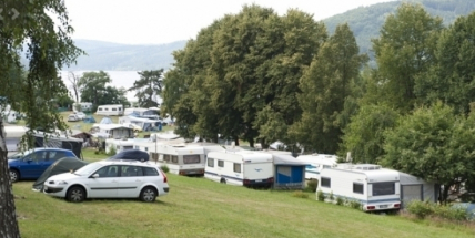 Středočeské kempy navzdory chladnějšímu létu lákají návštěvníky