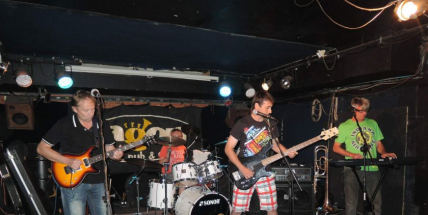 Bon Pari dnes v Komárově zahrají své největší hity