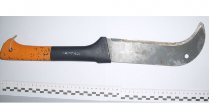 Po náměstí chodil opilý muž s mačetou, nikoho naštěstí neohrožoval