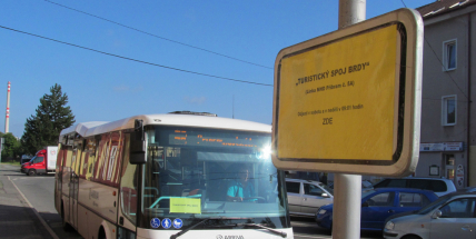 Turistický autobus do Brd jezdí i z vlakového nádraží