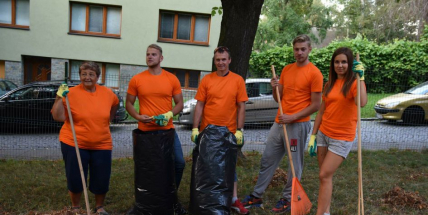 Příbramská ČSSD se vrhla na úklid dětského hřiště