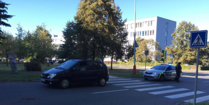 Na přechodu ve Školní ulici byl sražen chodec
