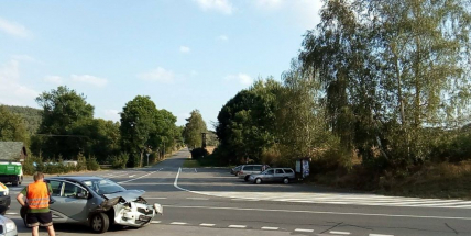 Cestu na Sedlčany komplikují dvě nehody