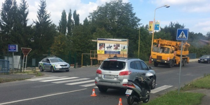 V Milínské se srazil skútr s osobním vozem