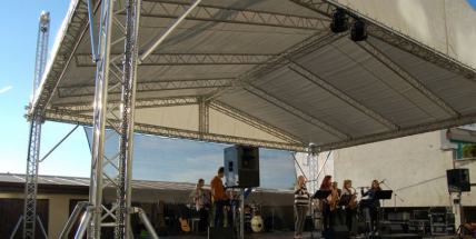 Pódium, které město zakoupilo, bylo použito už desetkrát