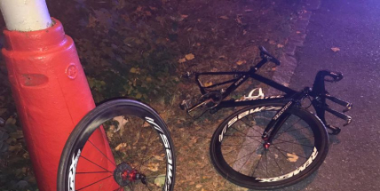 Ve Školní ulici došlo ke střetu vozidla s cyklistou