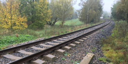 U Junioru přejel vlak mladíka, který ležel na kolejích