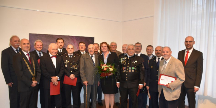 Které osobnosti získaly pamětní medaile?