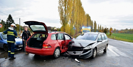 Boční střet v Rožmitále si vyžádal zranění jedné osoby