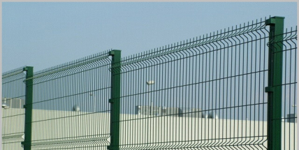 Překonali sedmimetrový plot u OBI, odnesli jen vyřazené zboží