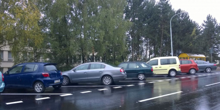 Ve Školní ulici budou některá místa jen pro krátkodobé parkování