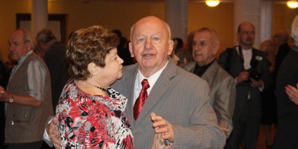 Město chystá další ples seniorů, vystoupí na něm například Václav Neckář