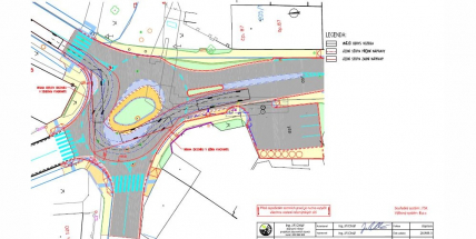 Kruhový objezd na Dobříši měl včera nový test, autobusy měly opět problémy