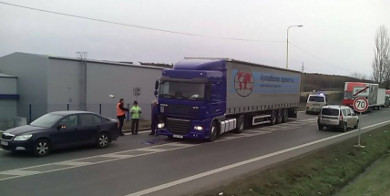 Kamion nedobrzdil před octávií, v Evropské se tvoří dlouhé kolony
