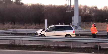 Dálnici D4 u Mníšku uzavřela vážná dopravní nehoda