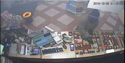 Policie hledá muže, který v pátek přepadl čerpací stanici v Milíně