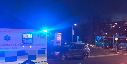 Osobní vůz se srazil s cyklistou, ten skončil v péči záchranářů