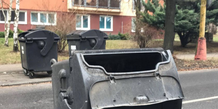 Foto dne: Vandalové? Ne, jenom silný vítr