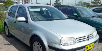 Z ulice gen. Kholla zmizel VW Golf - VŮZ SE JIŽ NAŠEL