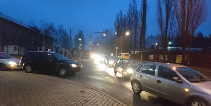 Lidé shánějí dárky...a doprava kolabuje