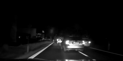 Podívejte se s námi: Takhle policisté zastavili zfetovanou řidičku