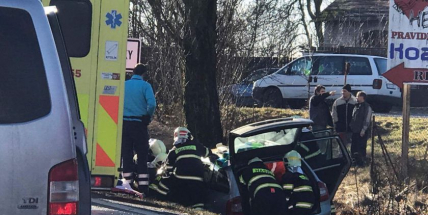 U vážné nehody u Chraštic zasahuje vrtulník