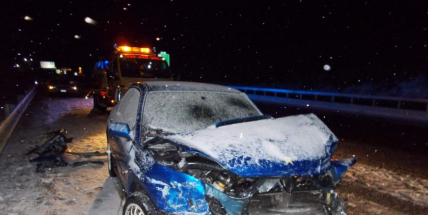 Sníh komplikuje dopravu, na dálnici D4 se srazily dva vozy