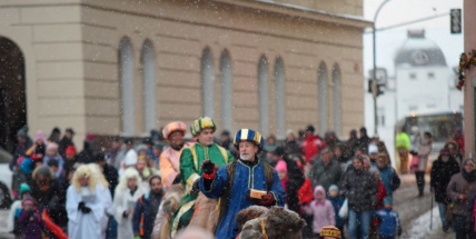 Ani sněžení a mrazy neodradily lidi od Tříkrálového průvodu