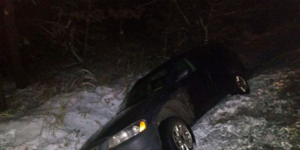 Těhotná řidička s volvem skončila v příkopu