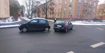 Zase ta křižovatka: U náměstí 17. listopadu se srazily dva vozy