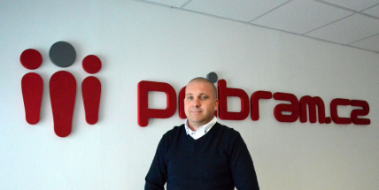 Ve tři ráno po kotníky v blátě