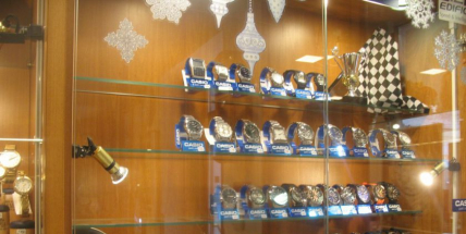 Ze zlatnictví v Pražské ulici ukradl 6 kusů hodinek